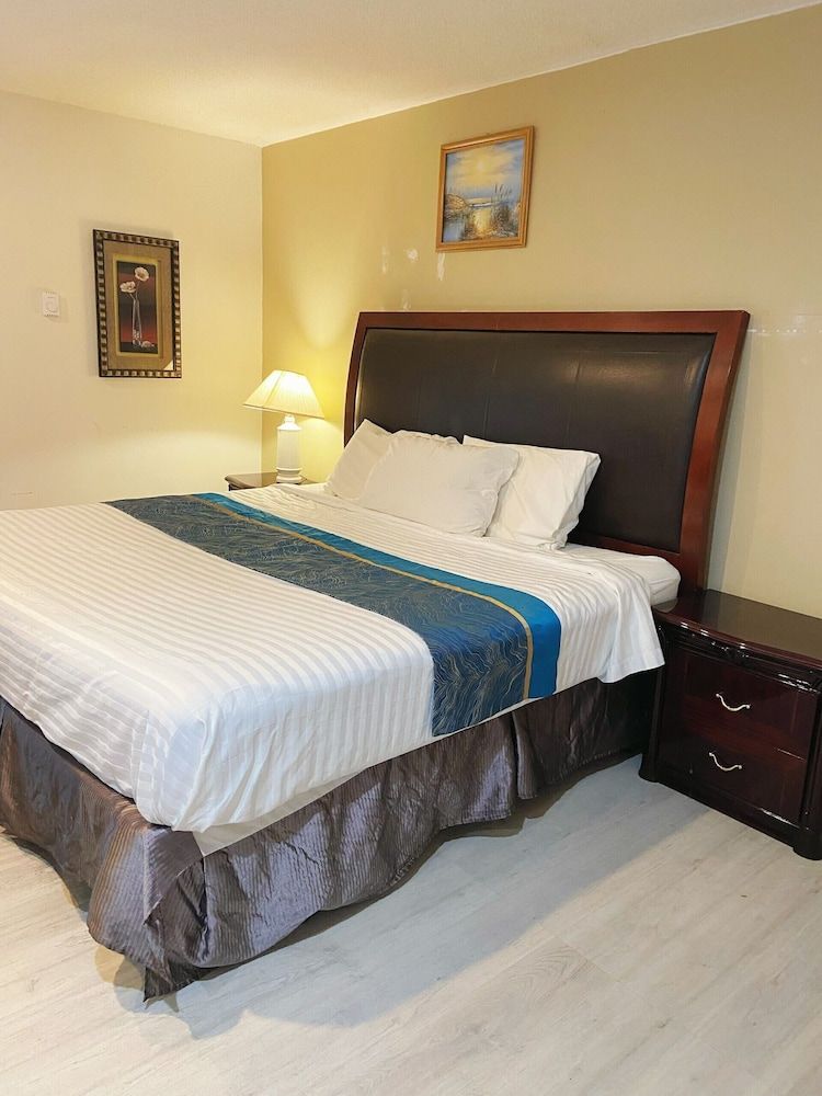 Slumber Lodge Motel Room, 1 Queen Bed