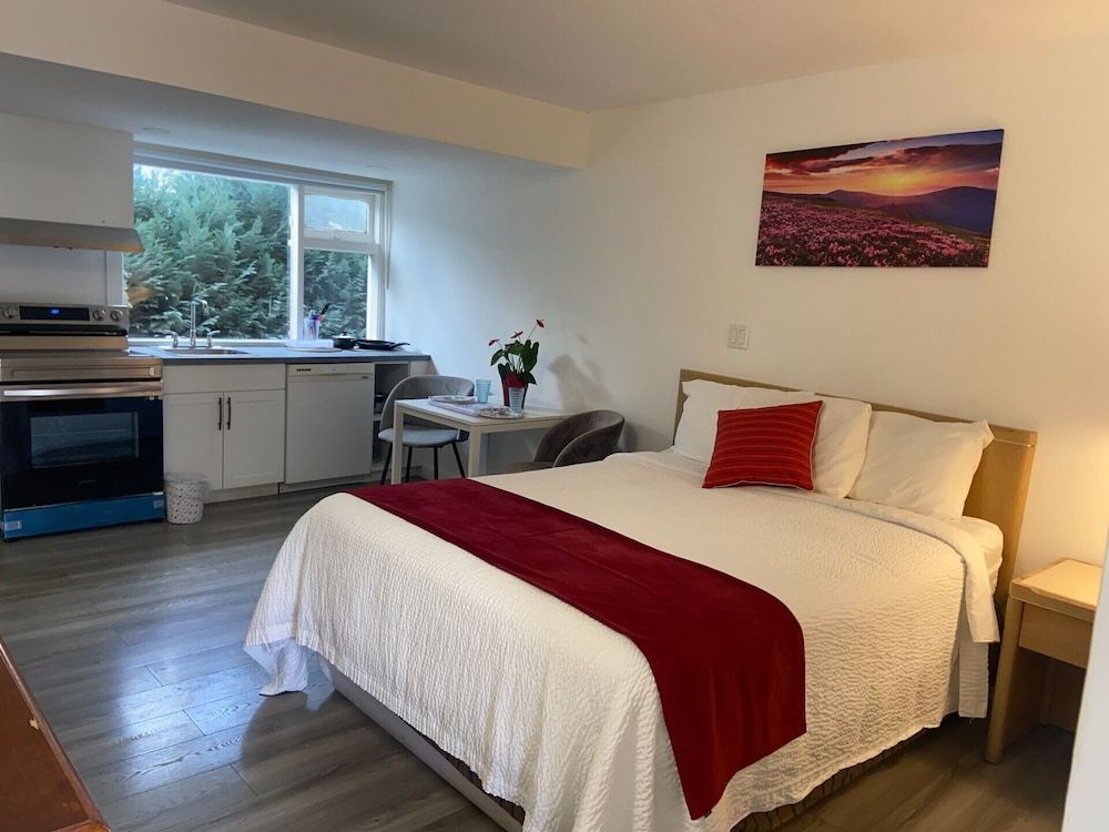 Slumber Lodge Motel Room, 1 Queen Bed 10