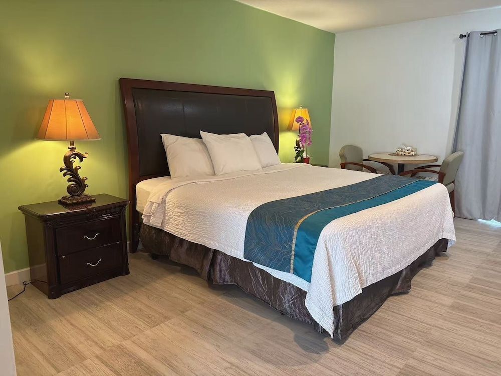 Slumber Lodge Motel Room, 1 Queen Bed 13