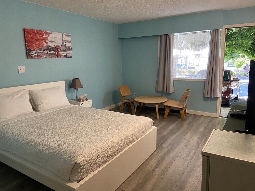 Slumber Lodge Motel Room, 1 Queen Bed 8