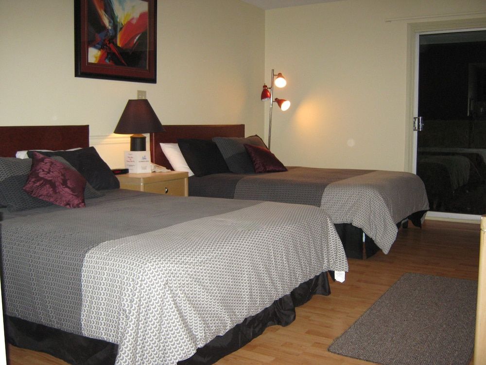 Slumber Lodge Motel Double Room, 2 Queen Beds 3