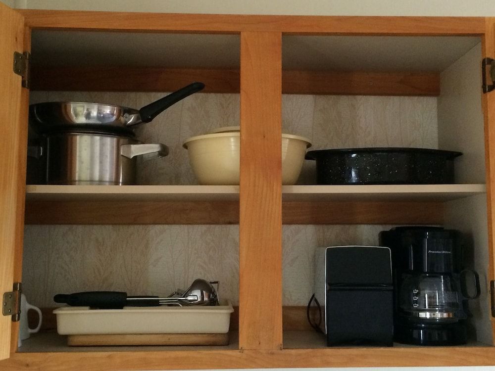 Plains Motel Standard Room, 1 Queen Bed, Smoking, Kitchenette 3