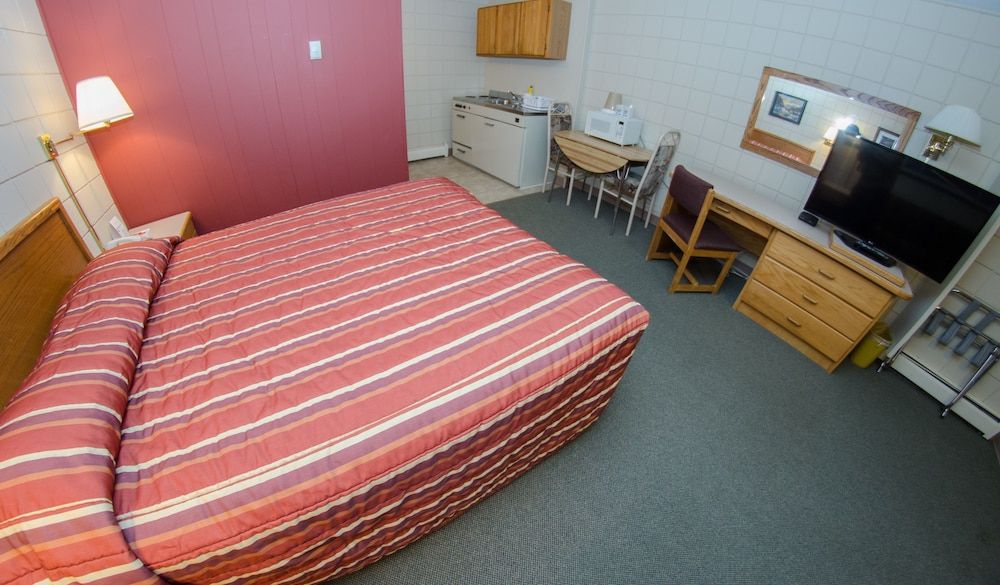 Plains Motel Standard Room, 1 Queen Bed, Non Smoking, Kitchenette