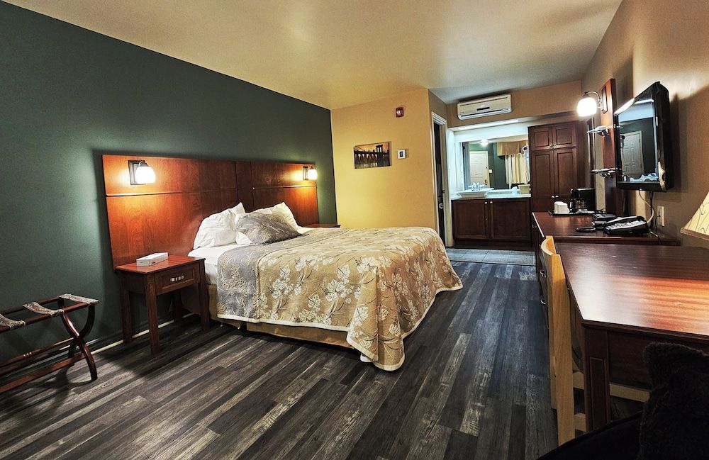 Hotel-Motel Drummond Superior Room, 1 Queen Bed, Balcony 2