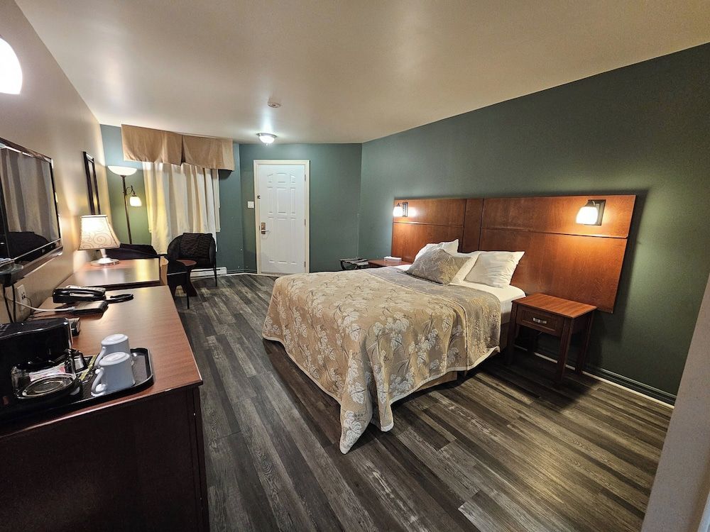 Hotel-Motel Drummond Superior Room, 1 Queen Bed, Balcony 4