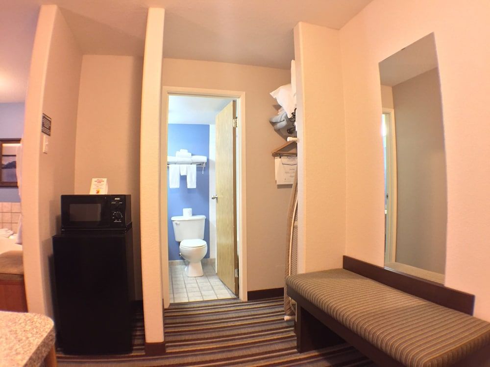 Deluxe Studio Suite, 1 King Bed, Non Smoking