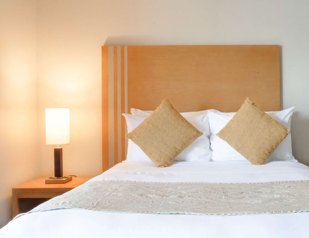 Coast Osoyoos Beach Hotel Comfort Room, 1 Queen Bed, City View (Coast Queen)