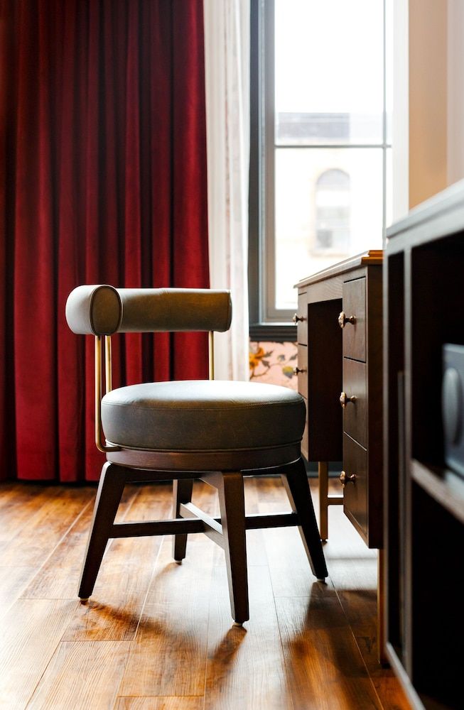 The Broadview Hotel Traditional Room, 1 King Bed 2