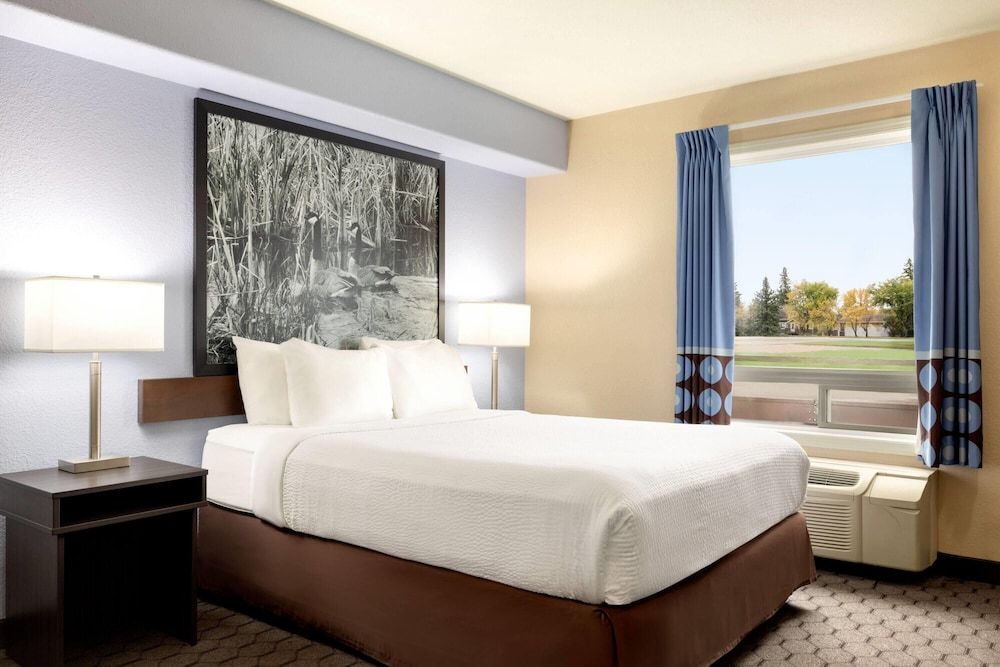 Business Room, 1 Queen Bed, Non Smoking