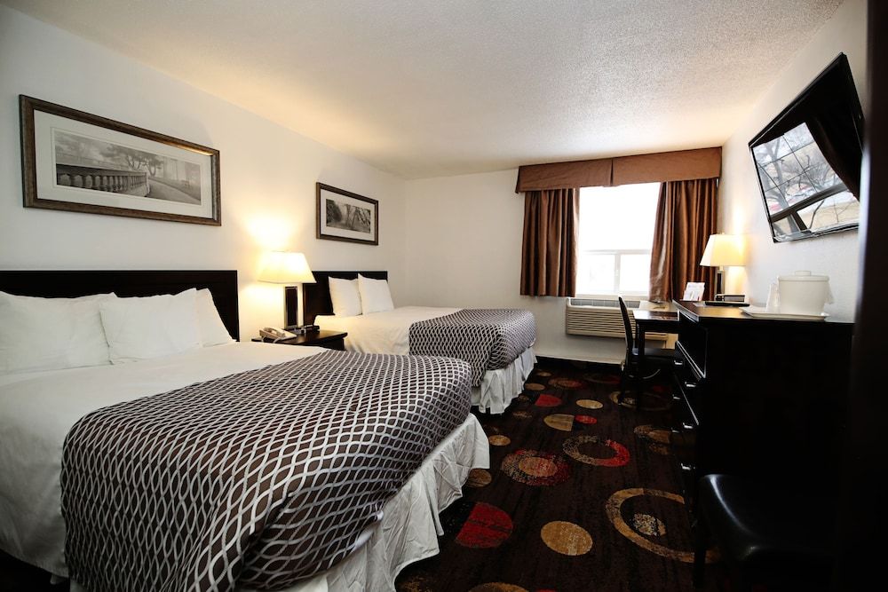 Stonebridge Hotel Deluxe Double Room, Kitchenette 4