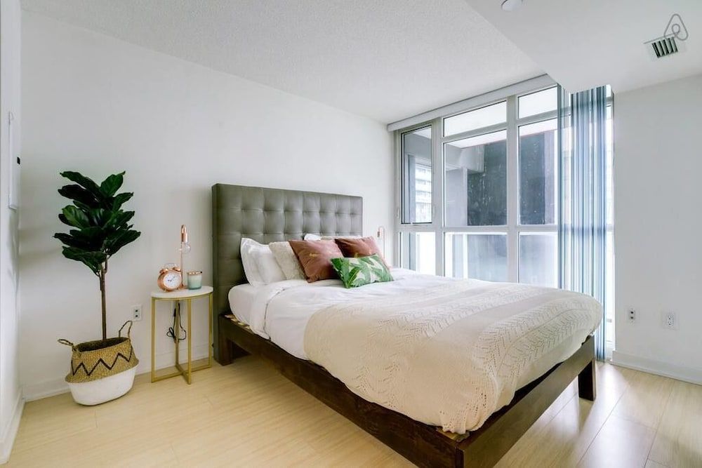 undefined City Condo by Rogers Centre 9