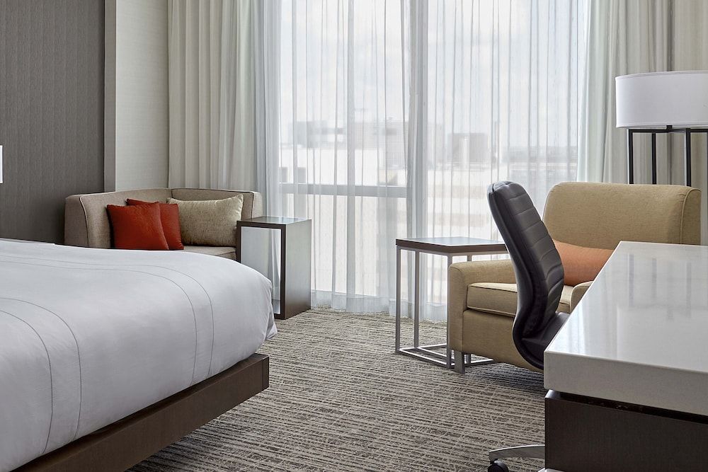 Calgary Airport Marriott In-Terminal Hotel Room, 1 King Bed