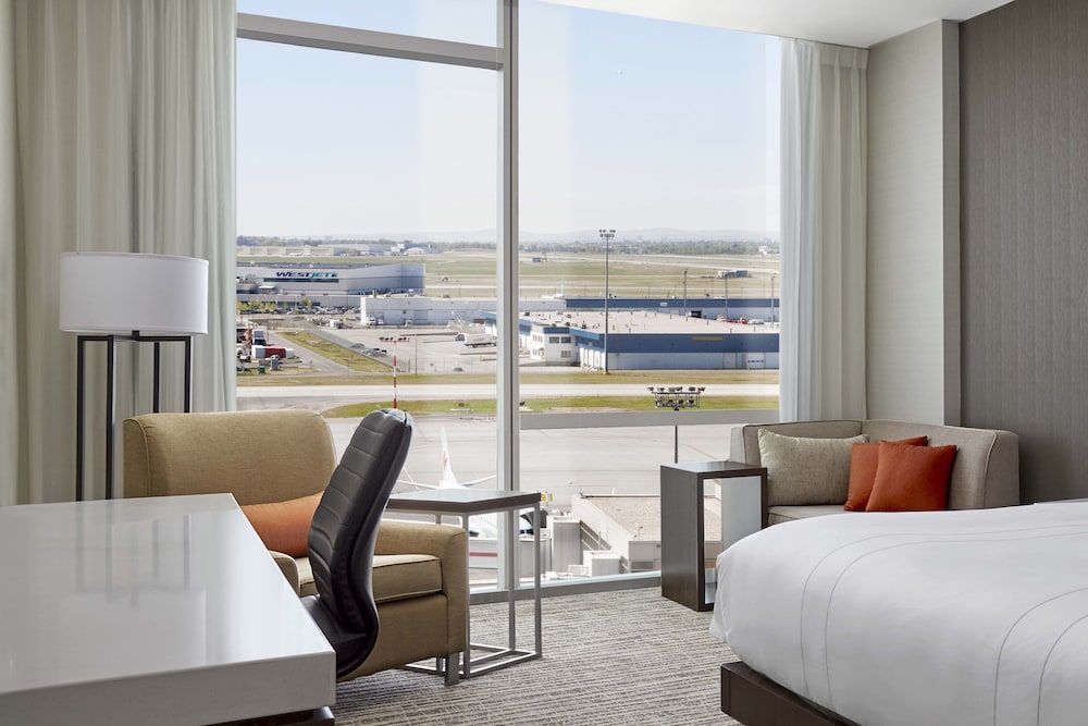 Calgary Airport Marriott In-Terminal Hotel Room, 1 King Bed 10