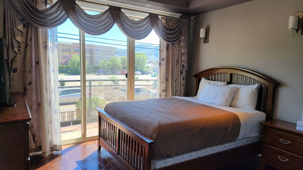 Deluxe Studio Suite, 1 Queen Bed