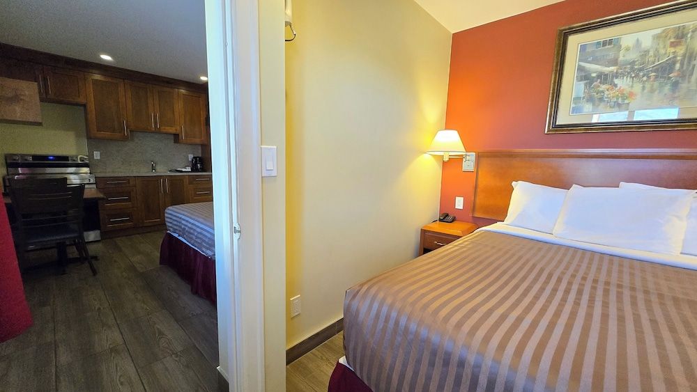 Sahara Courtyard Inn Standard Studio Suite 2