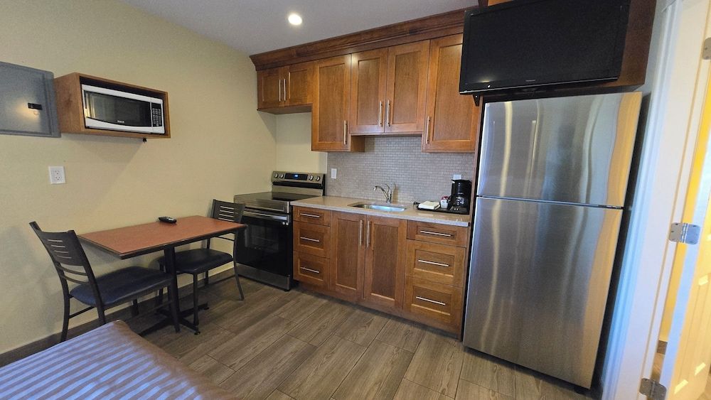 Sahara Courtyard Inn Standard Studio Suite 5