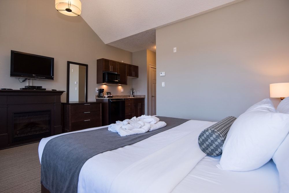 Old House Hotel Deluxe Studio, 1 King Bed 2