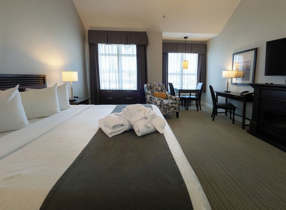 Old House Hotel Deluxe Studio, 1 King Bed 4