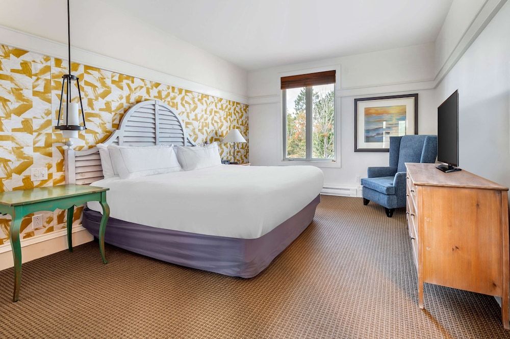 3 Bedroom 1 King 1 Queen 2 Bunk Beds Golf View Suite