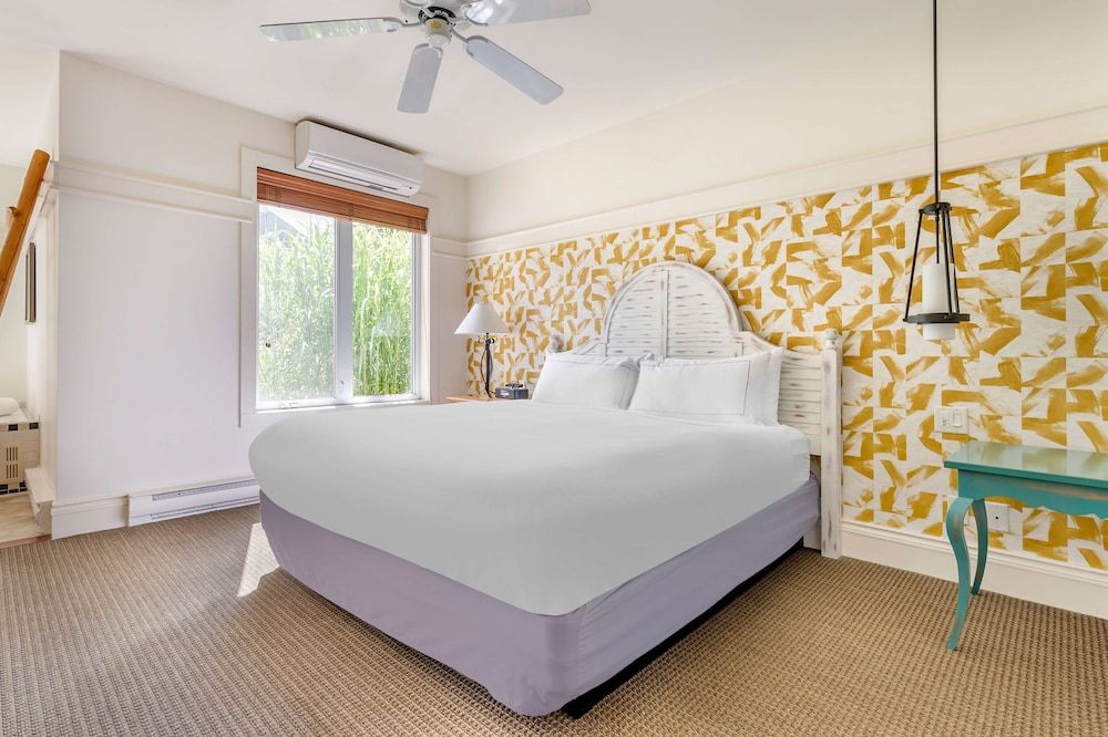 1 Bedroom 1 King Les Terrasses Suite w/ Sofabed