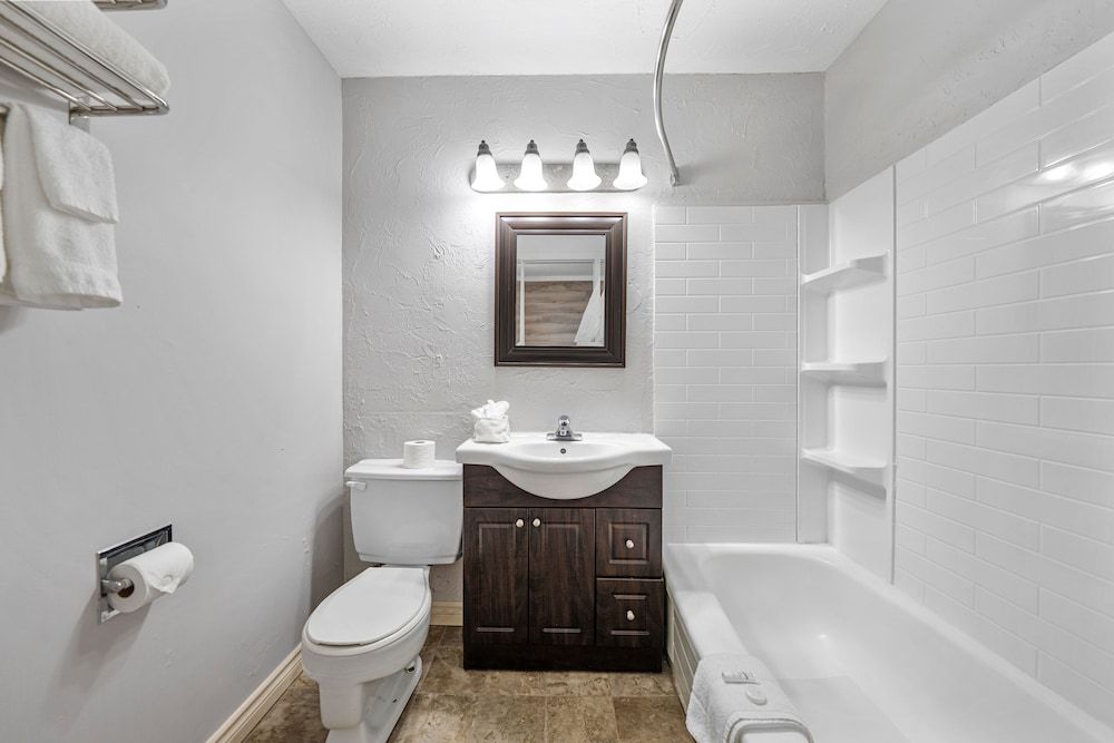 Auberge Shores Inn & Hotel Standard Double Room, 2 Double Beds, Kitchenette 5