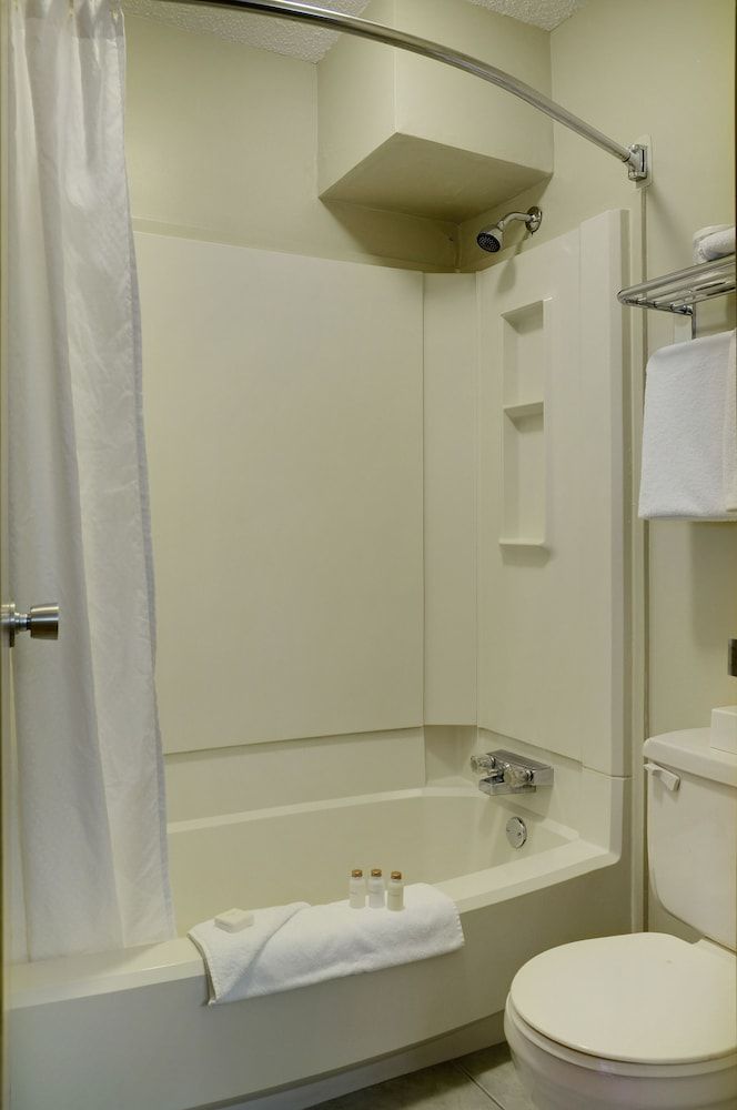 Nova Inn Kindersley Room, 2 Queen Beds 3