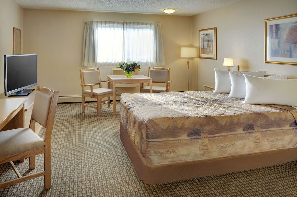 Nova Inn Kindersley Room, 1 Queen Bed 2