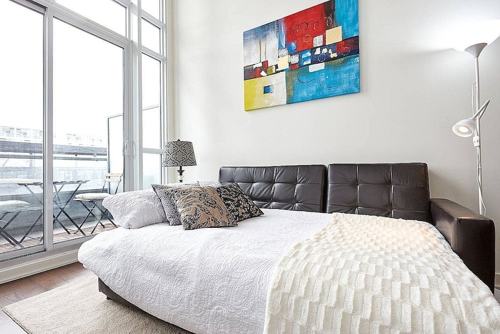 undefined Lavish Suites - Two Story Loft - Downtown Toronto 7