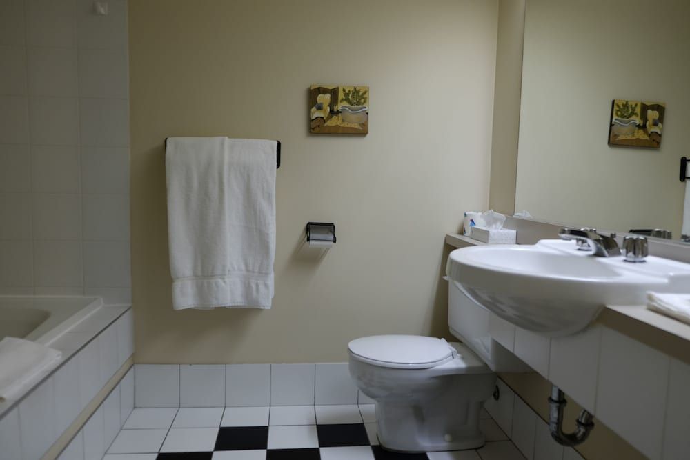 Auberge La Camarine King Suite with Fireplace 3