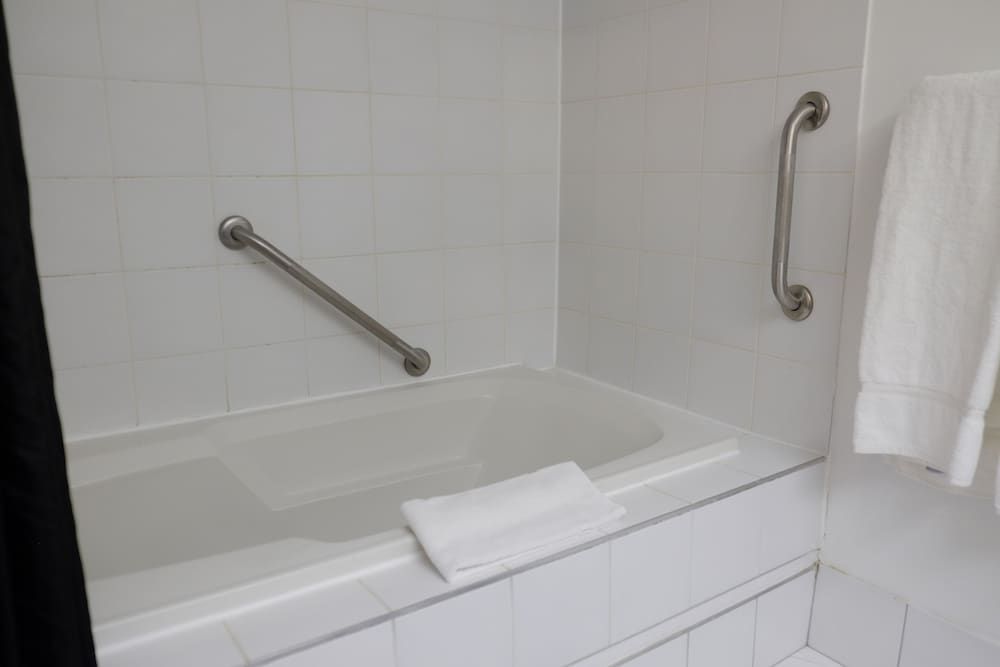 Auberge La Camarine Superior King Room with Fireplace Adapted 3