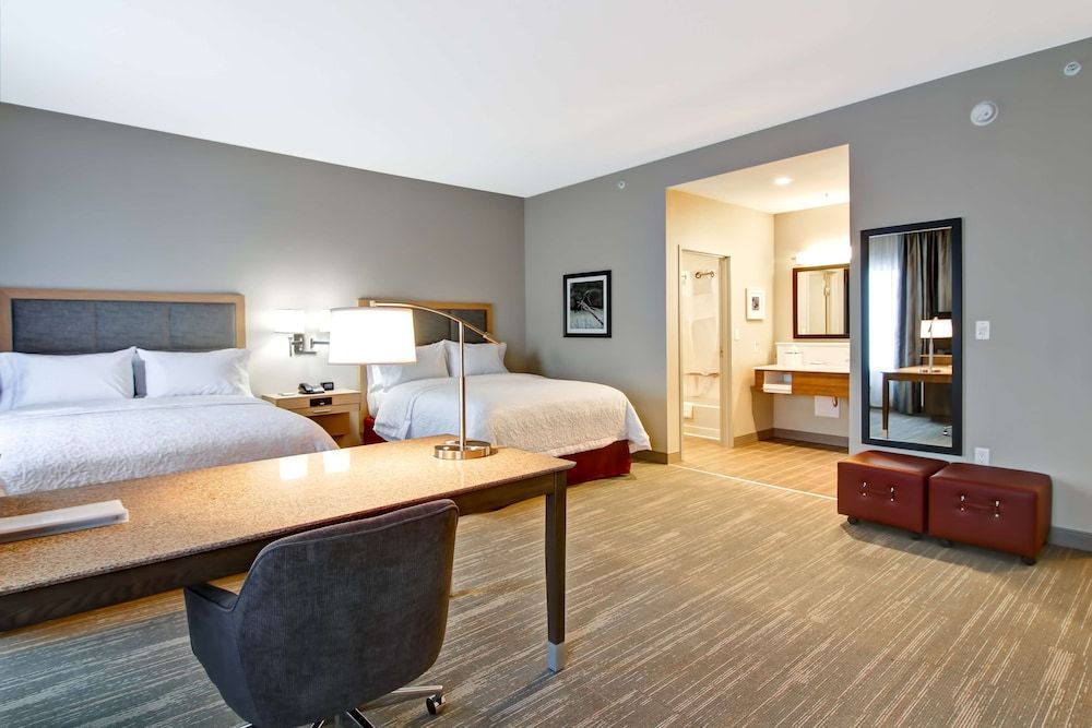 Studio, 2 Queen Beds, Refrigerator & Microwave (Wet Bar)