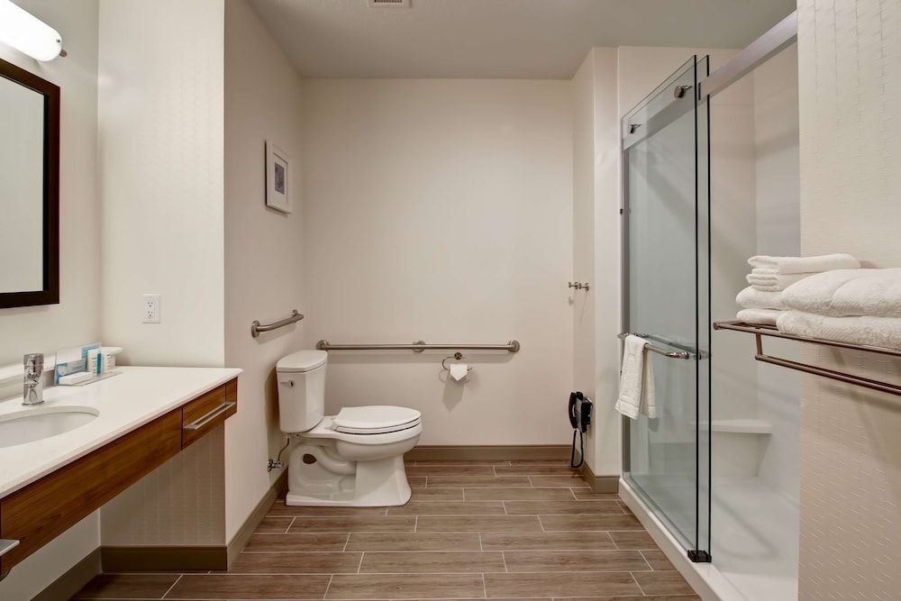 Room, 2 Queen Beds, Accessible, Non Smoking (mob/hearing acc w/ roll-in shower)