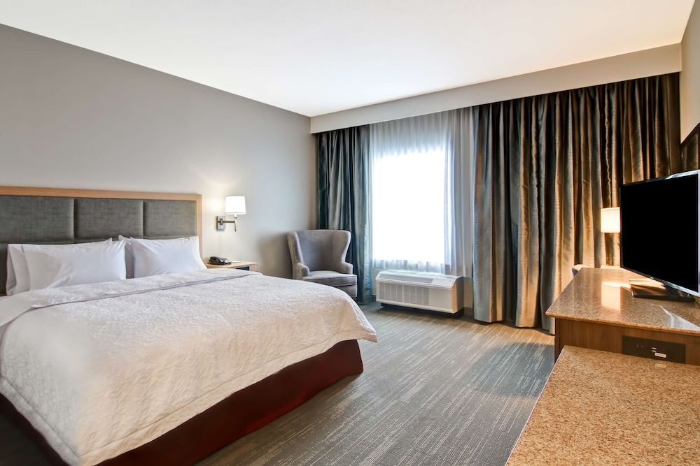 Room, 1 King Bed, Accessible, Non Smoking (mob/hearing acc w/ roll-in shower)