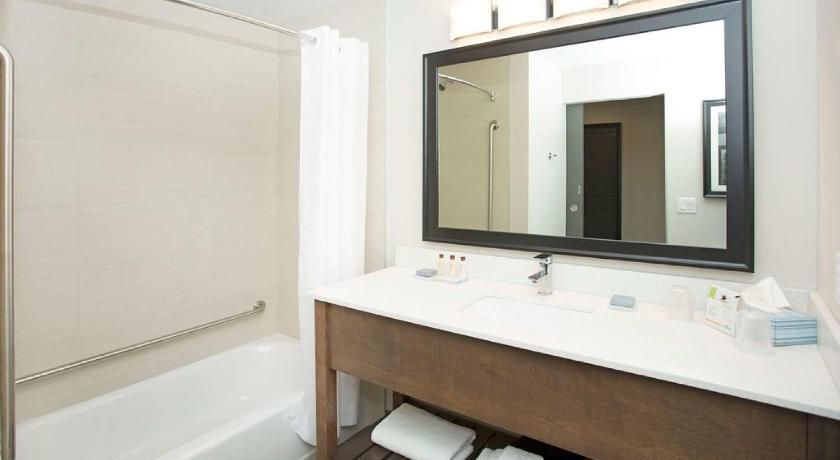 undefined Wingate By Wyndham Calgary Airport 4