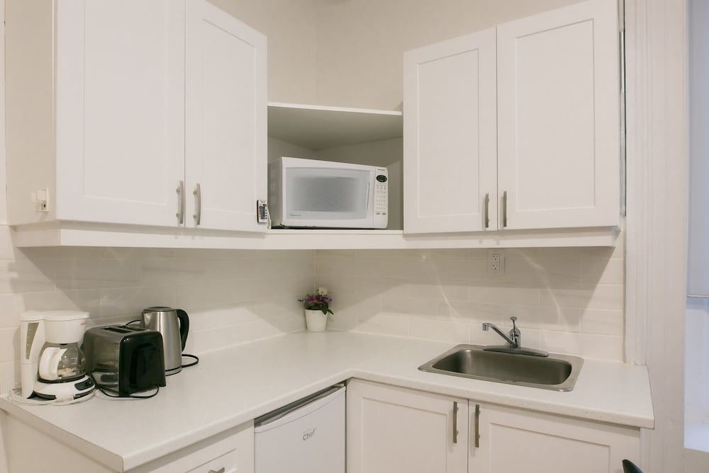 Auberge & Hôtel Montréal Espace Confort Auberge Zen Room, 1 Queen Bed 9