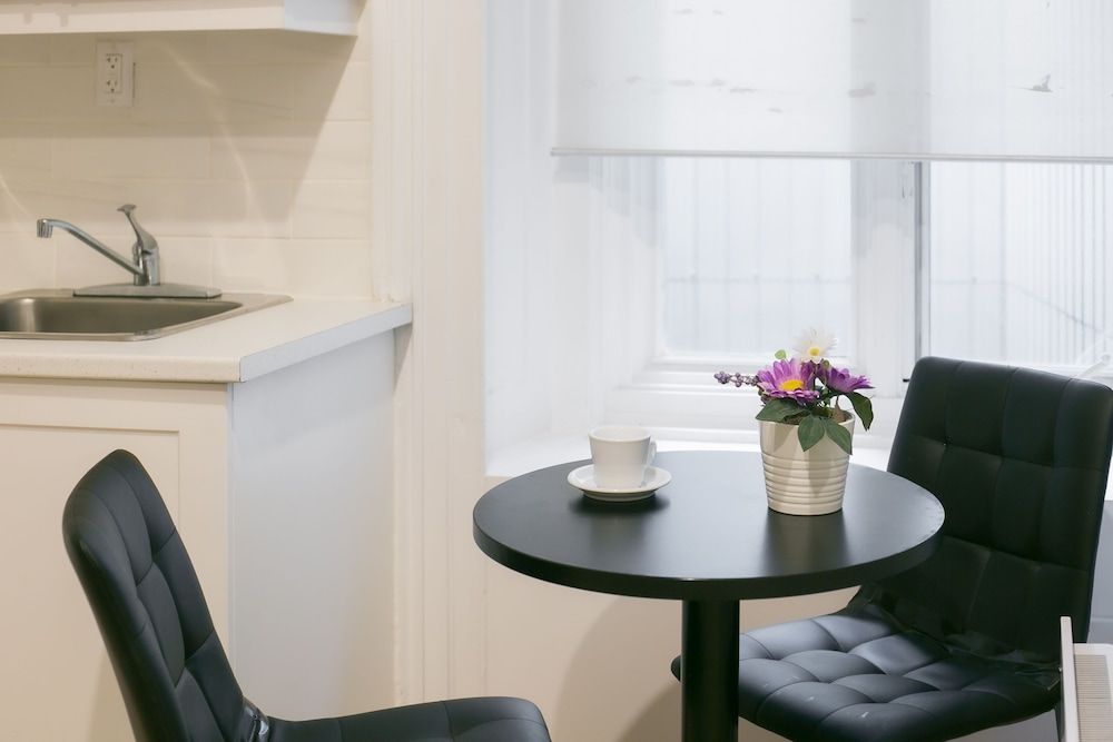 Auberge & Hôtel Montréal Espace Confort Auberge Zen Room, 1 Queen Bed 14