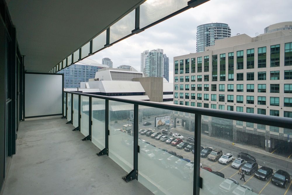 Applewood Suites - Luxury 3 BDRM Apartment 26