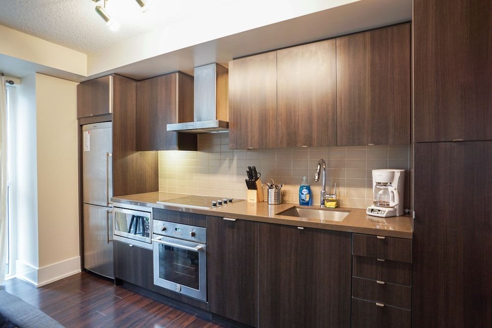 Applewood Suites - Luxury 3 BDRM Apartment 20