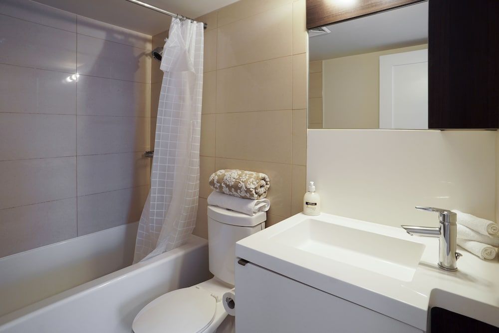 Applewood Suites - Luxury 3 BDRM Apartment 31