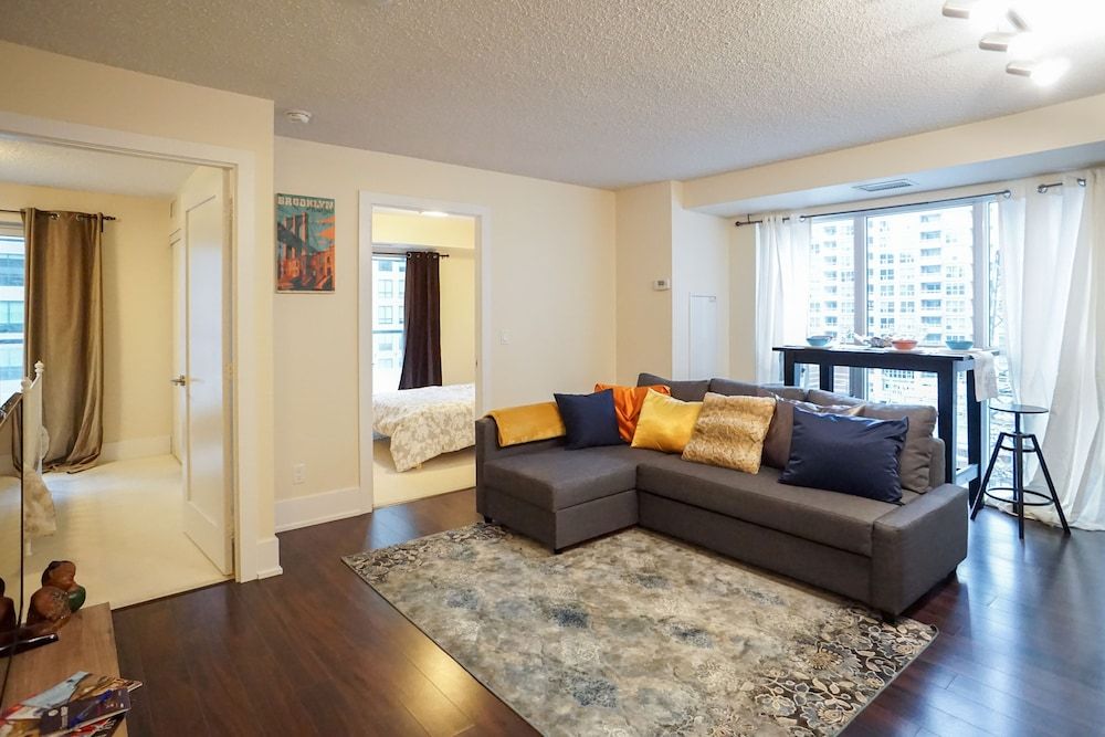 Applewood Suites - Luxury 3 BDRM Apartment 23