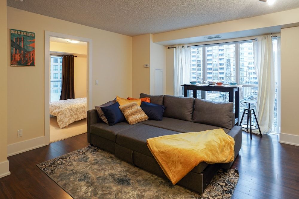 Applewood Suites - Luxury 3 BDRM Apartment 21