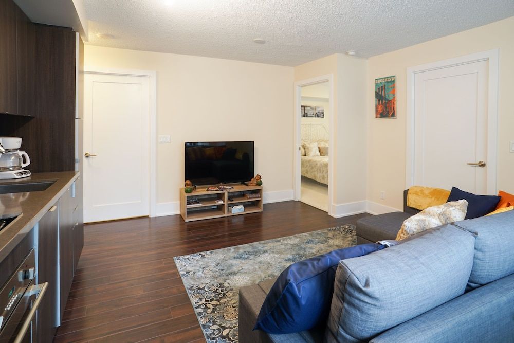 Applewood Suites - Luxury 3 BDRM Apartment 22