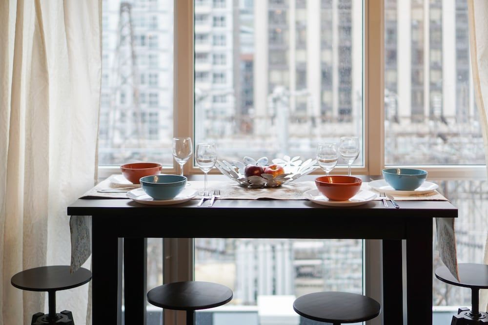 Applewood Suites - Luxury 3 BDRM Apartment 17