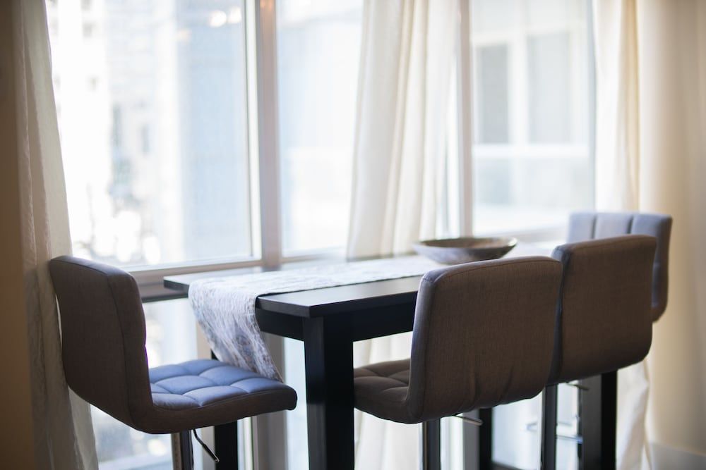 Applewood Suites - Luxury 3 BDRM Apartment 18