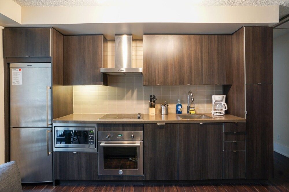 Applewood Suites - Luxury 3 BDRM Apartment 19