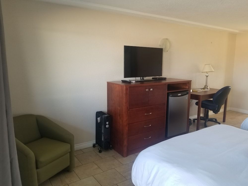 Room, 2 Queen Beds, Non Smoking