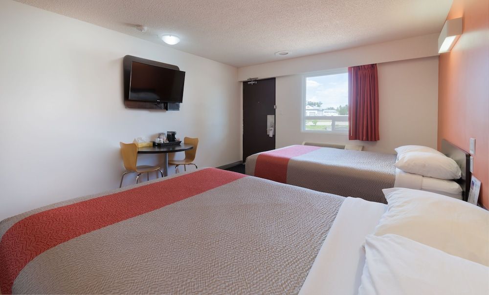 Motel 6 Fort Nelson, BC Deluxe Room, 2 Queen Beds, Non Smoking, Refrigerator & Microwave 3