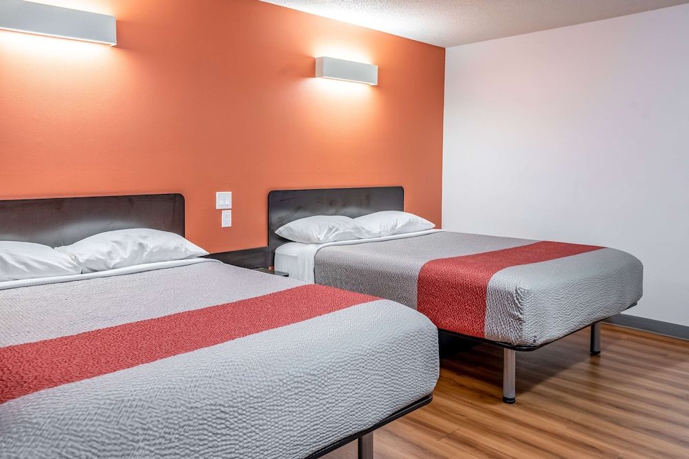 Motel 6 Fort Nelson, BC Deluxe Room, 2 Queen Beds, Non Smoking, Kitchenette 5