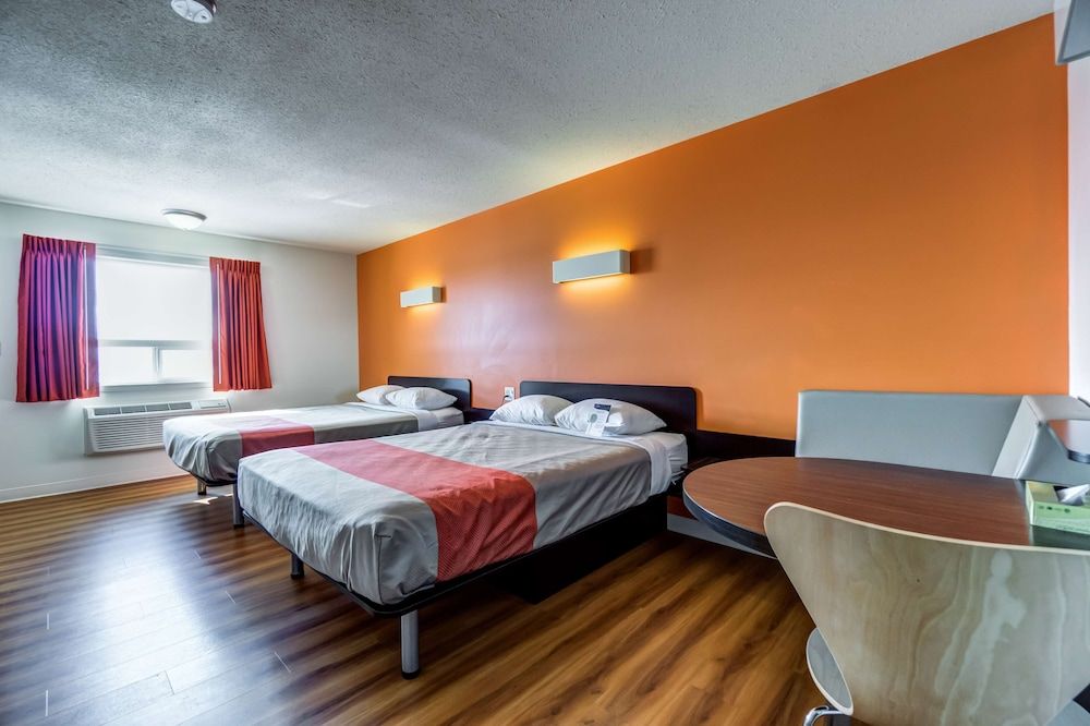 Motel 6 Fort Nelson, BC Deluxe Room, 2 Queen Beds, Non Smoking, Refrigerator & Microwave 4