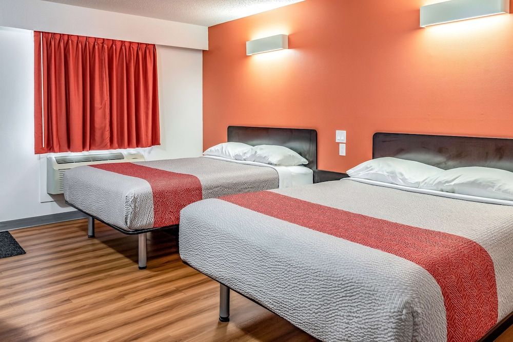 Motel 6 Fort Nelson, BC Deluxe Room, 2 Queen Beds, Non Smoking, Kitchenette 4